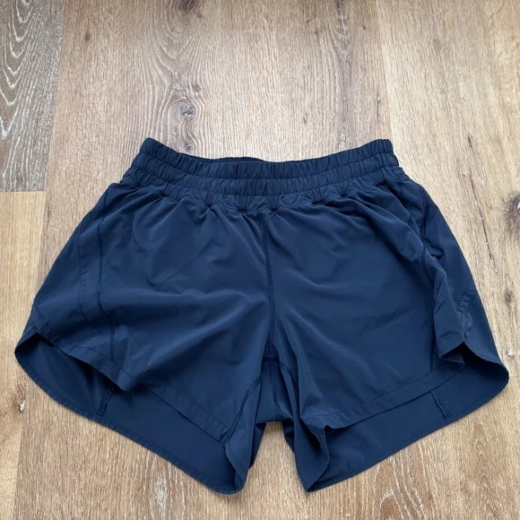 EUC Lululemon Track That Mid-Rise Lined Short 5" - True Navy - Size 10 - Picture 2 of 6